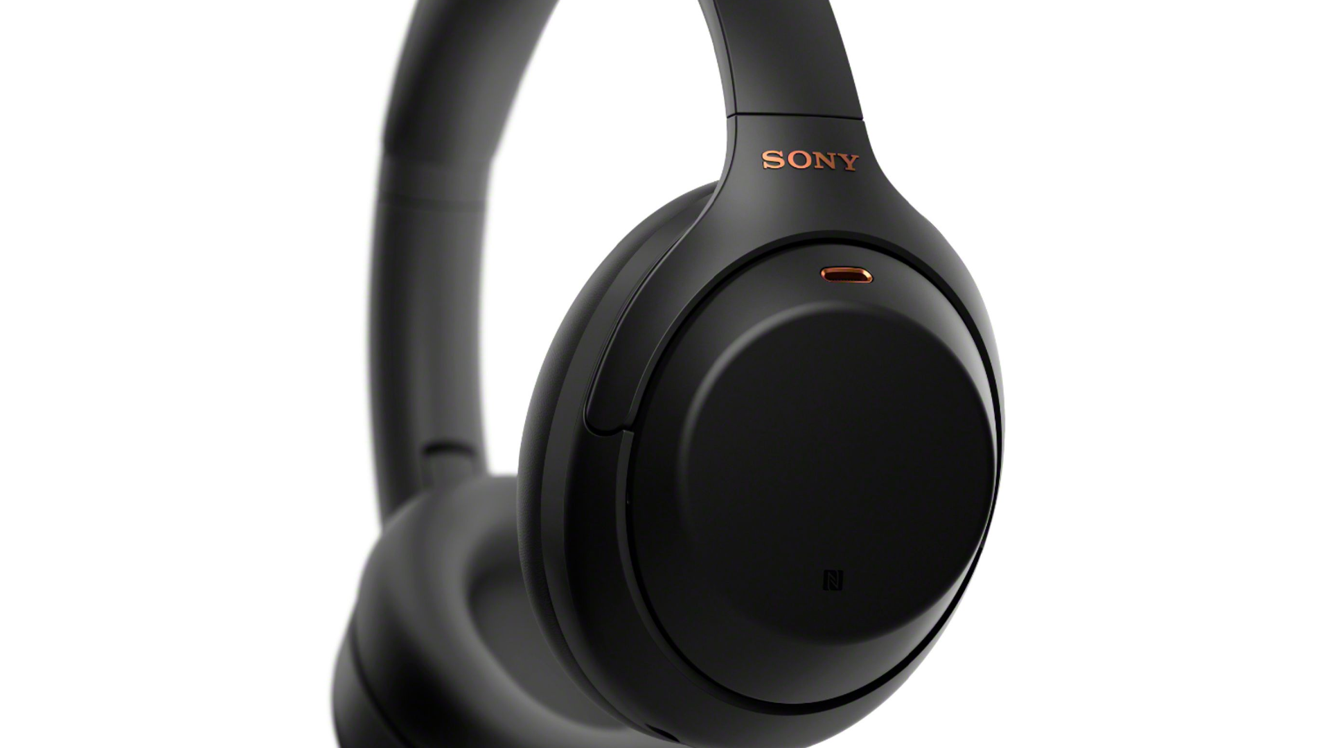 Beyaz bir arka plan üzerinde Sony WH-1000XM4 kablosuz gürültü önleyici kulaklık.