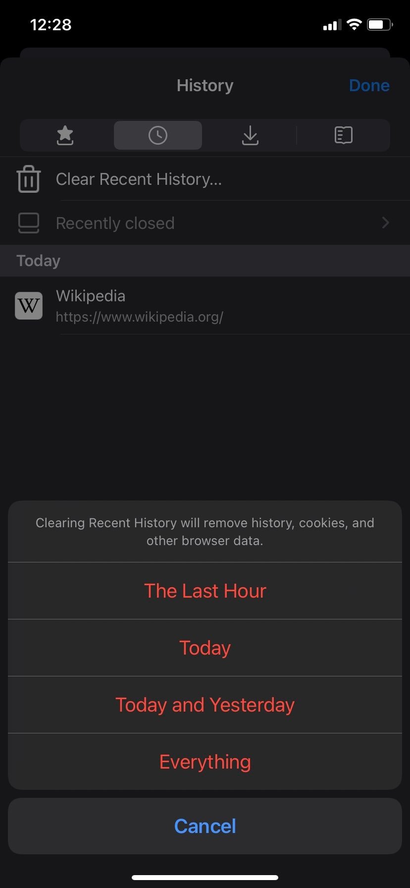 İOS için Firefox'ta, geçmişin zaman aralığının temizlenmesini isteyen bir açılır pencereyle geçmişi temizle düğmesi.